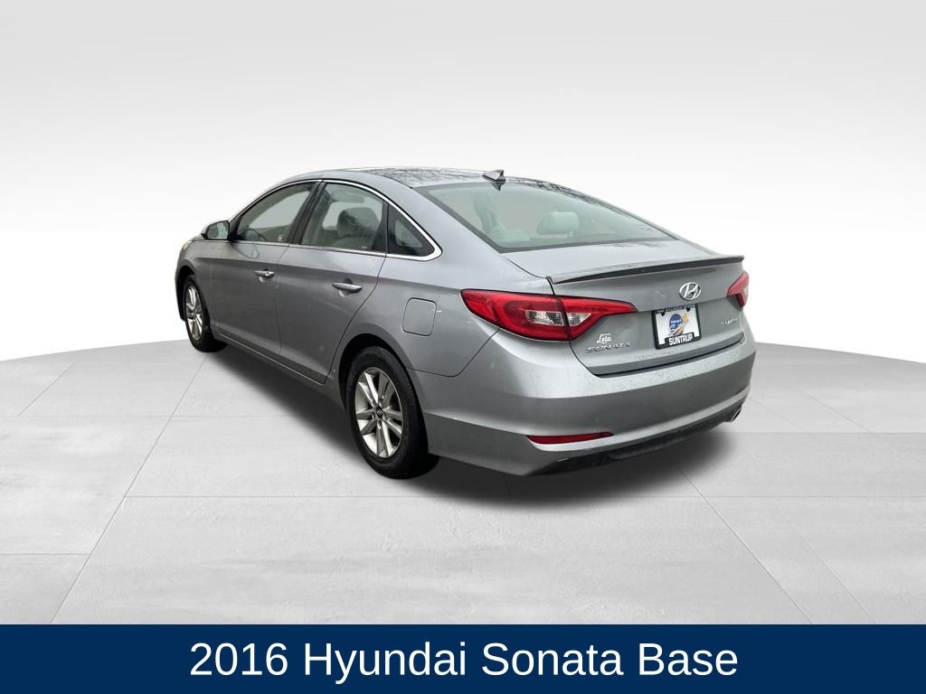 2016 Hyundai Sonata Base photo 3