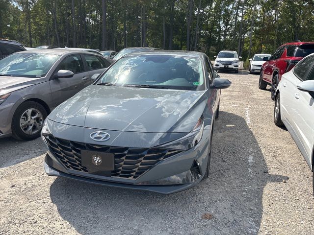 2022 Hyundai Elantra Limited photo 4