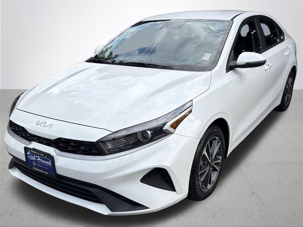 2023 Kia Forte LXS photo 2