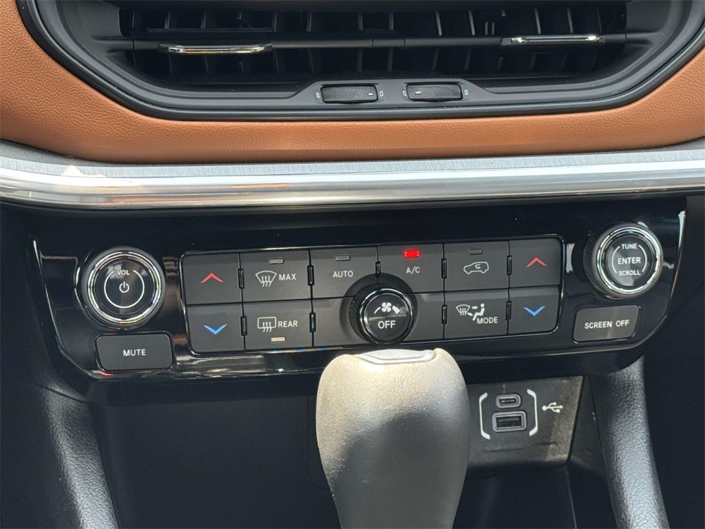 2024 Jeep Compass Limited photo 17