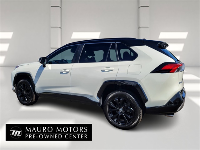 2022 Toyota RAV4 Hybrid XSE photo 5