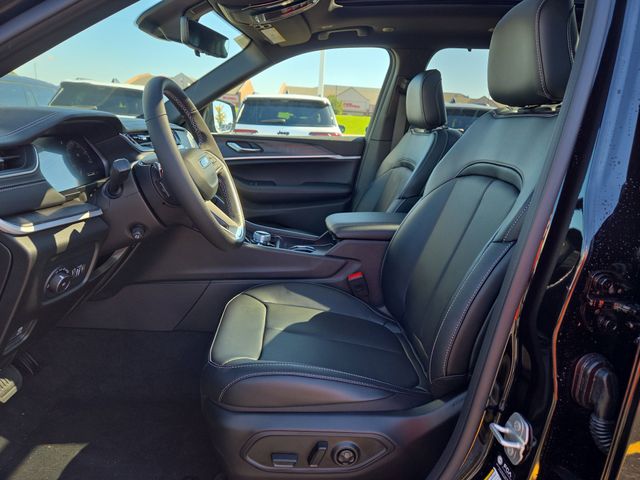 2025 Jeep Grand Cherokee Limited photo 4