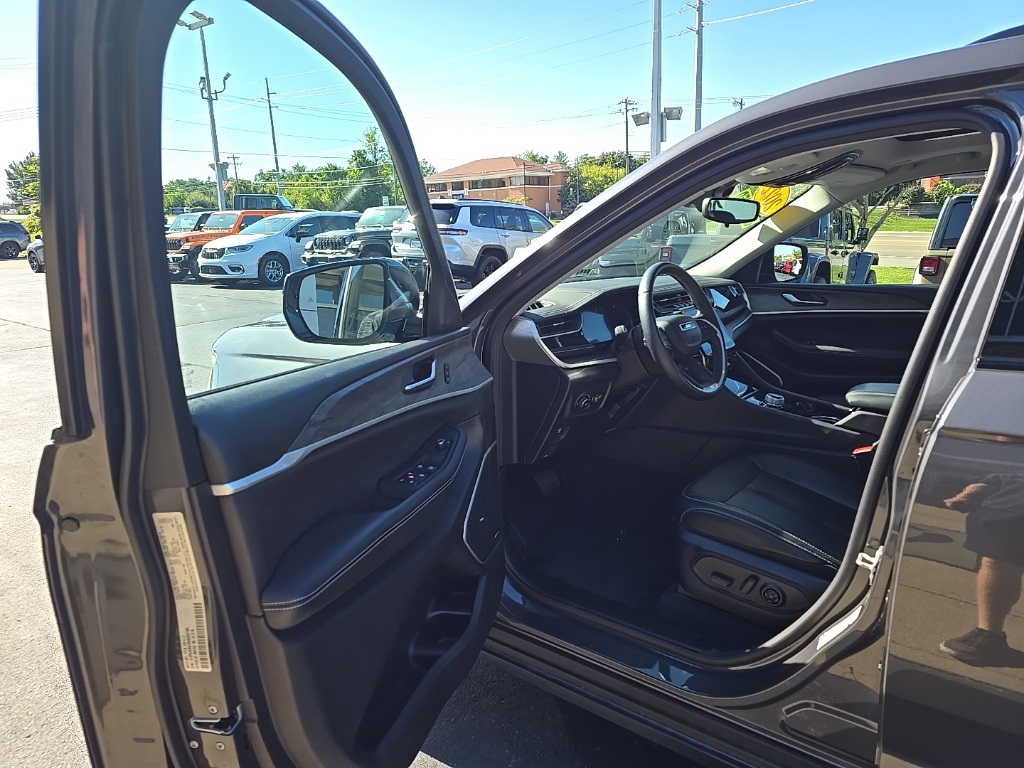 2022 Jeep Grand Cherokee Limited photo 9