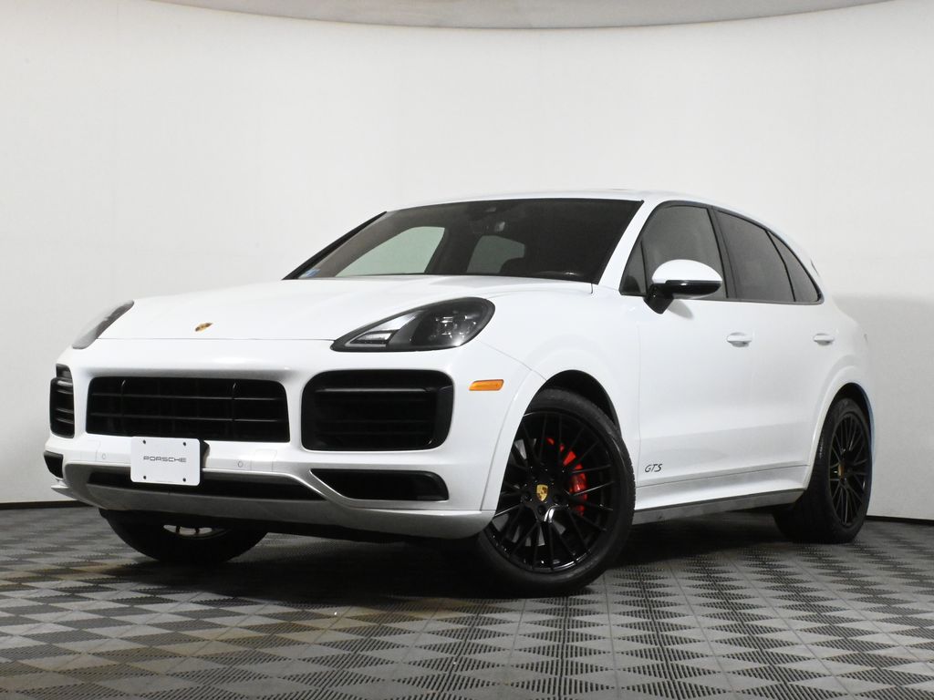 2022 Porsche Cayenne GTS's photo
