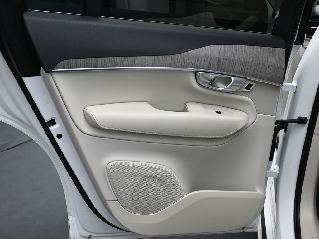 2024 Volvo XC90 Plus photo 13
