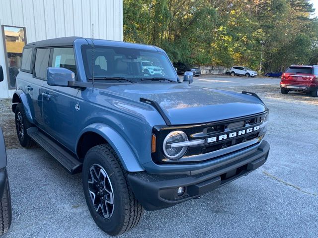 2025 Ford Bronco Outer Banks photo 2