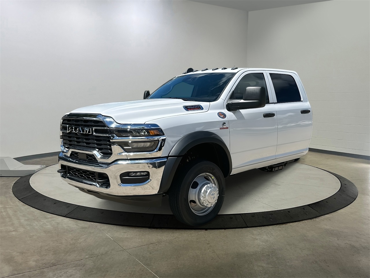 2025 Ram 4500 Tradesman photo 3