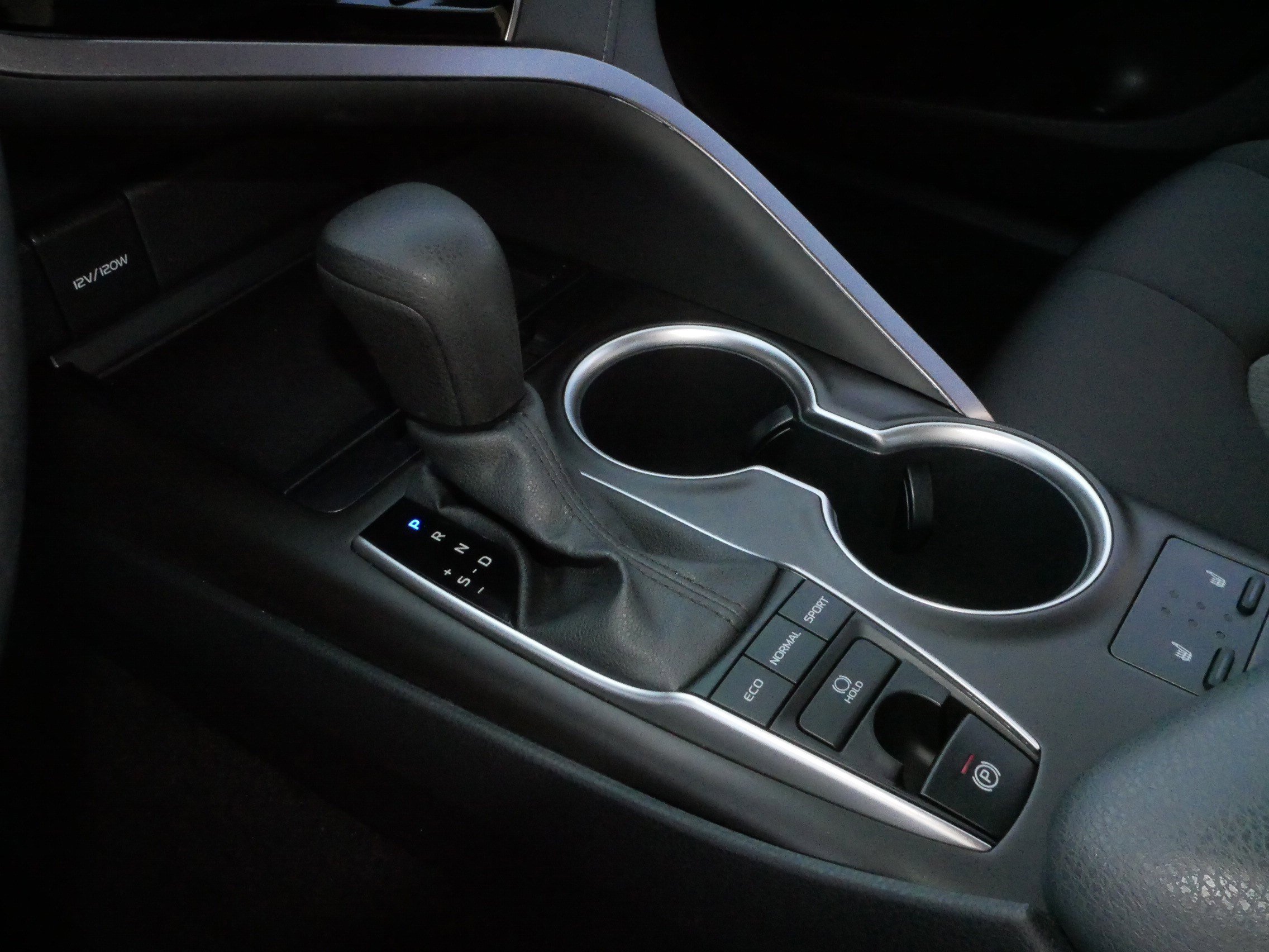 2022 Toyota Camry LE photo 22