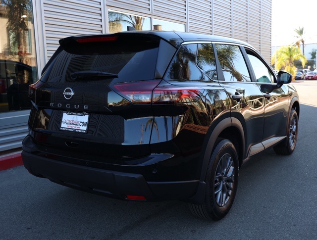 2025 Nissan Rogue S photo 4