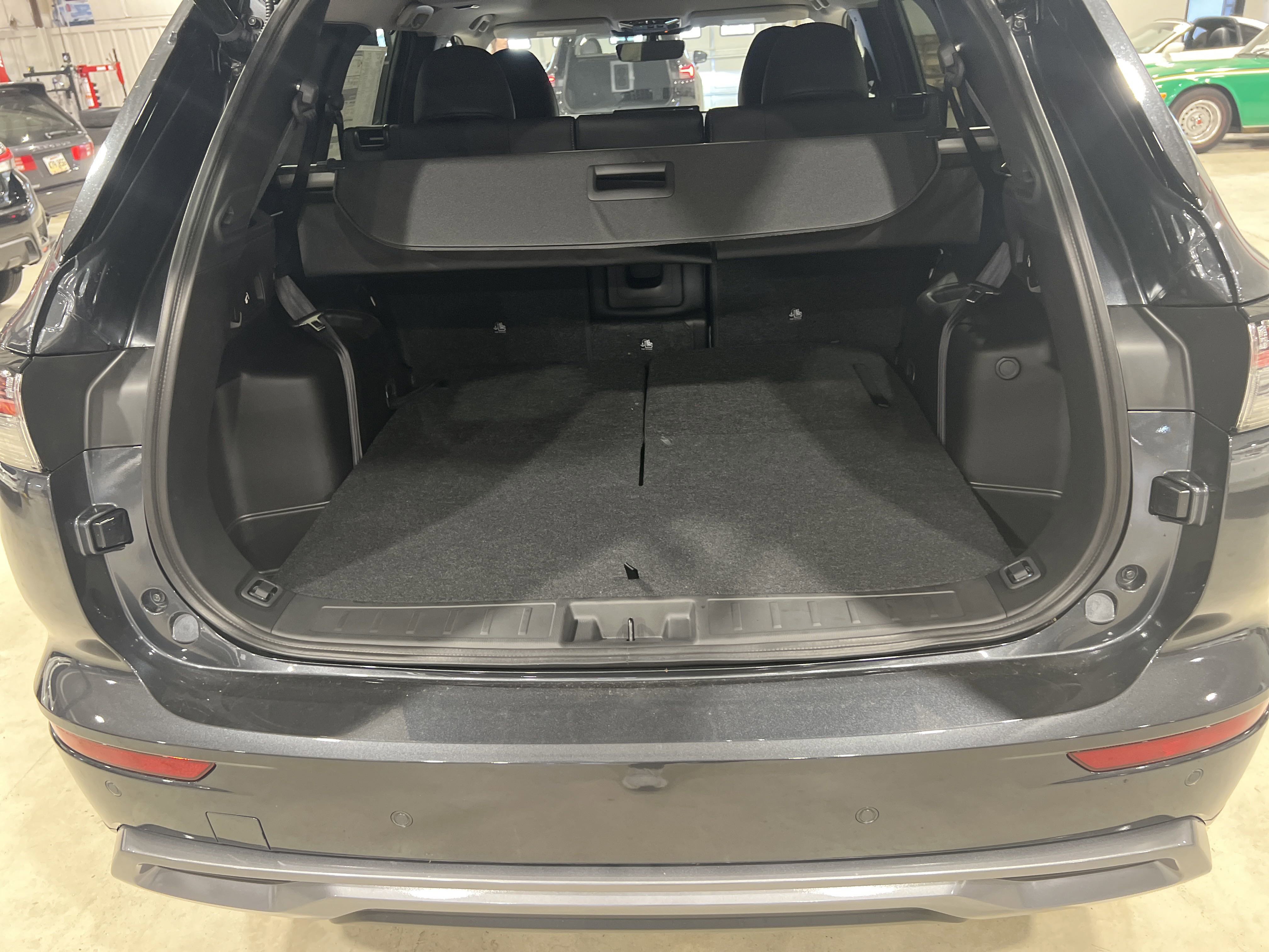 2025 Mitsubishi Outlander SEL photo 9