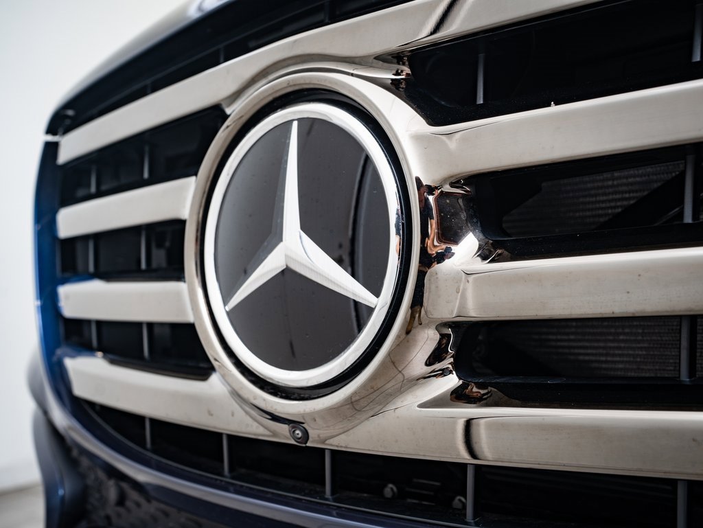 2025 Mercedes Benz GLS 450 4MATIC photo 3