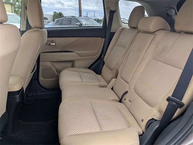 2017 Mitsubishi Outlander SE photo 12