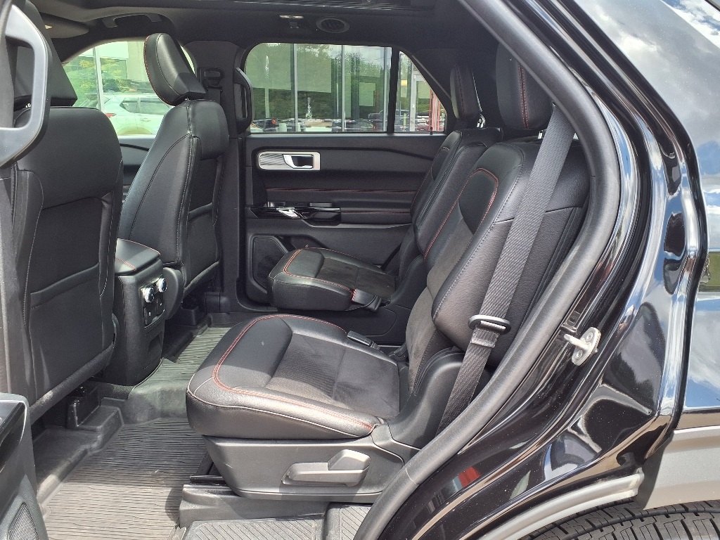 2022 Ford Explorer ST-Line photo 13