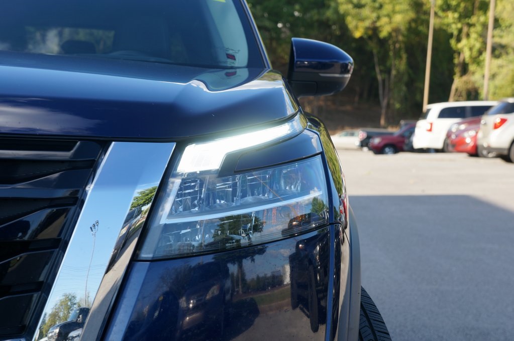 2022 Nissan Pathfinder Platinum photo 3