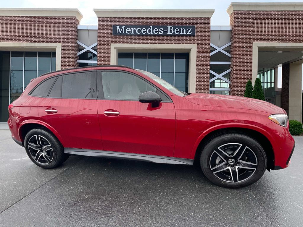 2025 Mercedes Benz GLC 300 4MATIC photo 4