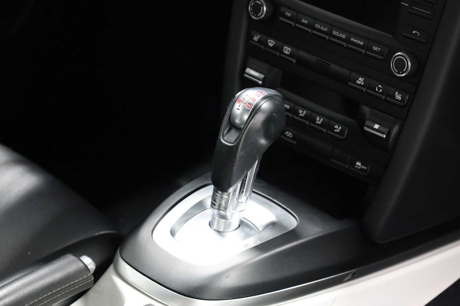 2012 Porsche Cayman R photo 17