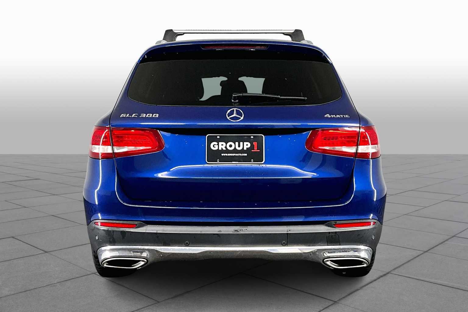 2017 Mercedes Benz GLC 300 4MATIC photo 4