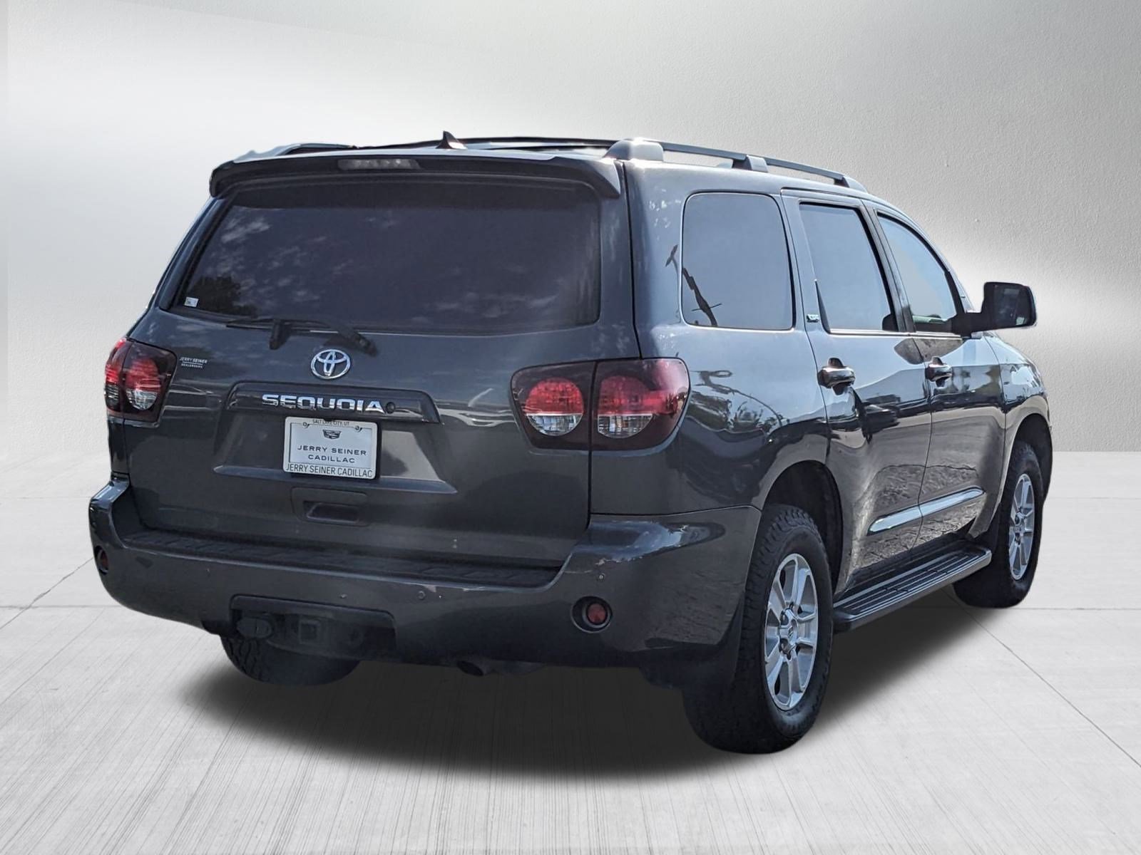 2019 Toyota Sequoia SR5 photo 5