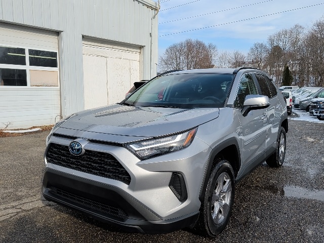 2023 Toyota RAV4 LE's photo