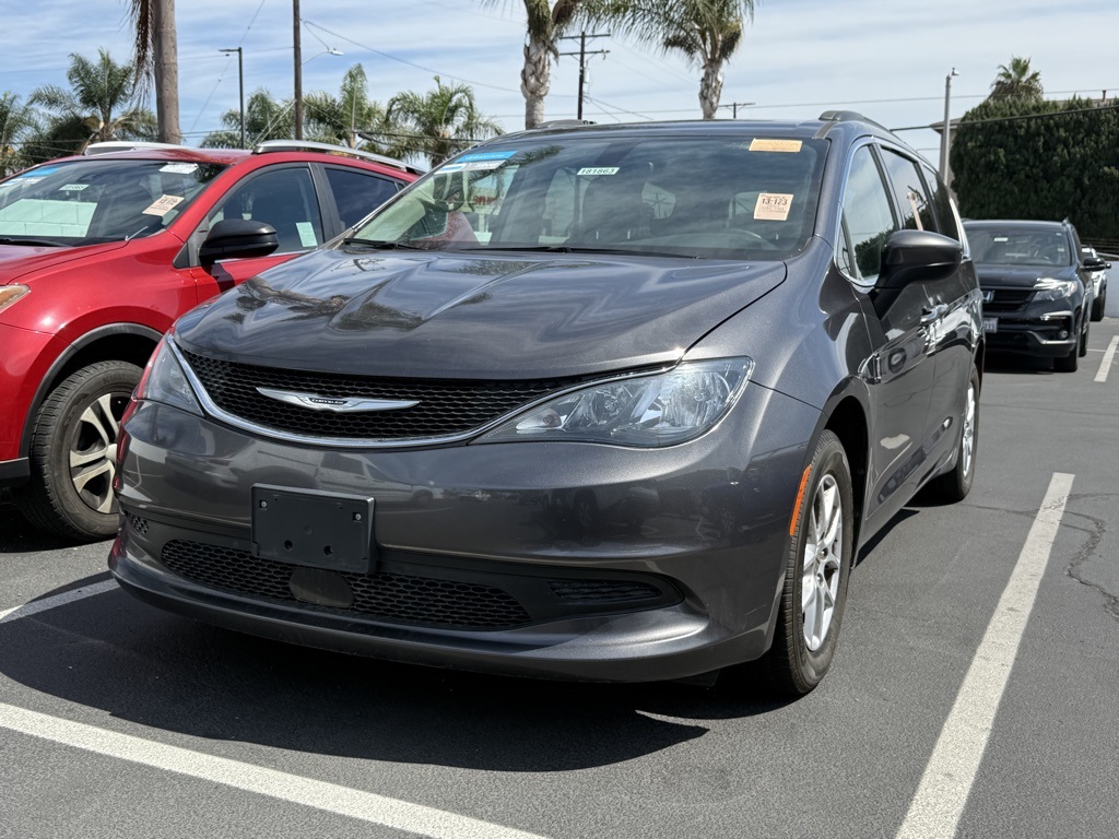 2021 Chrysler Voyager LXi photo 2