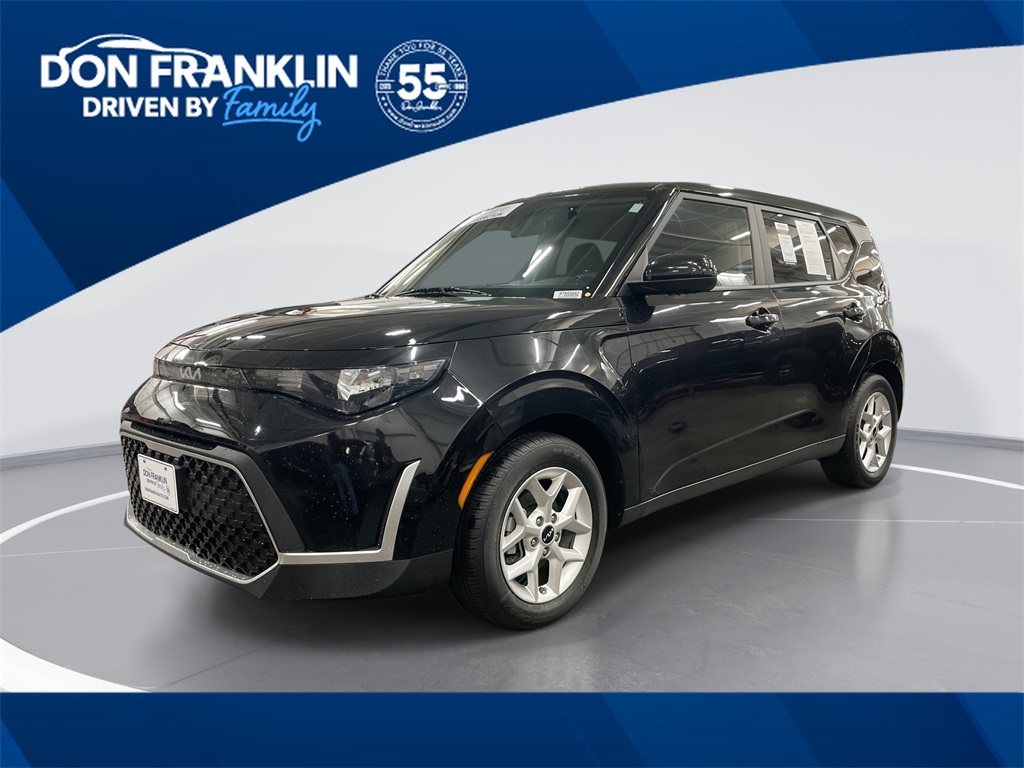 2023 Kia Soul LX's photo