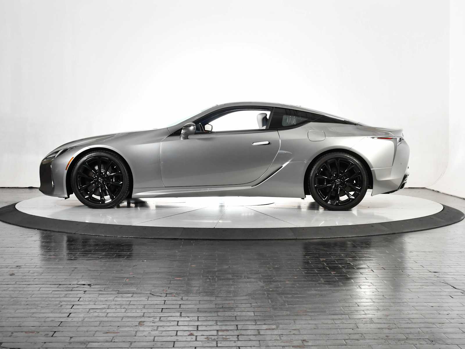 2019 Lexus LC 500 photo 2