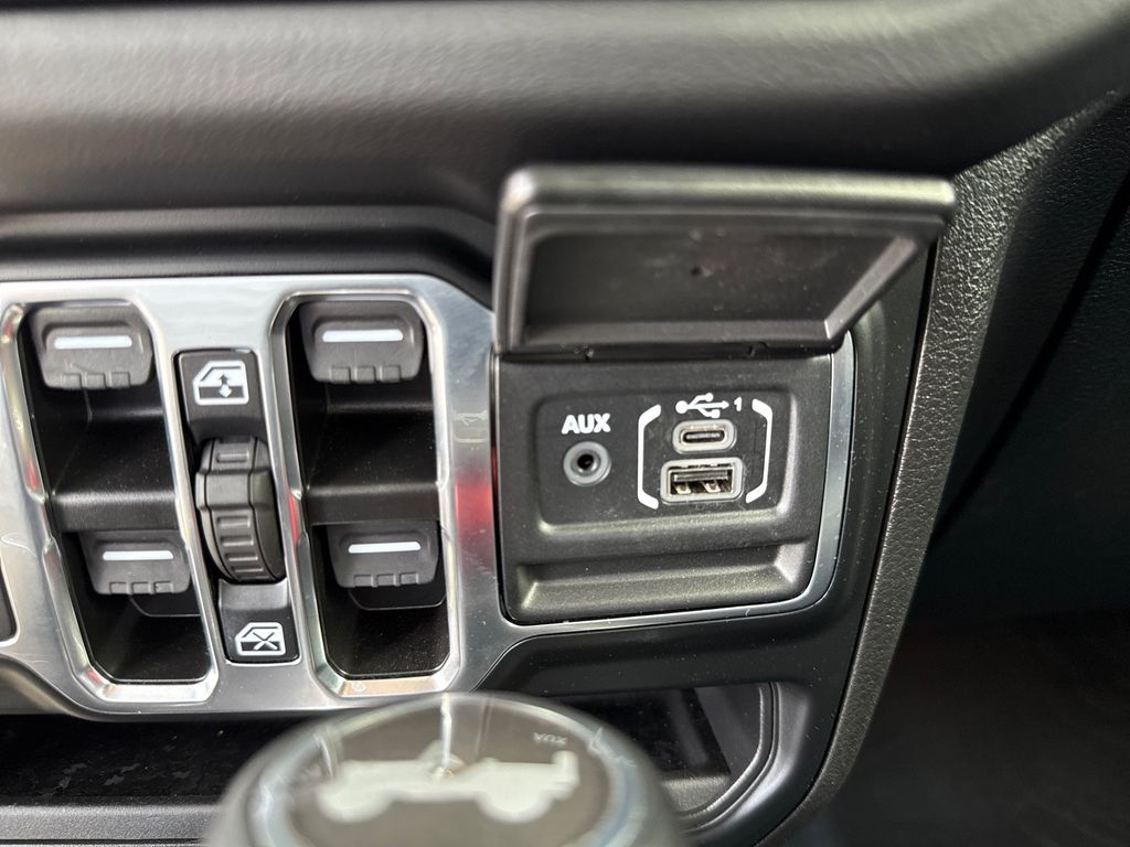 2024 Jeep Wrangler Sahara 4xe photo 15