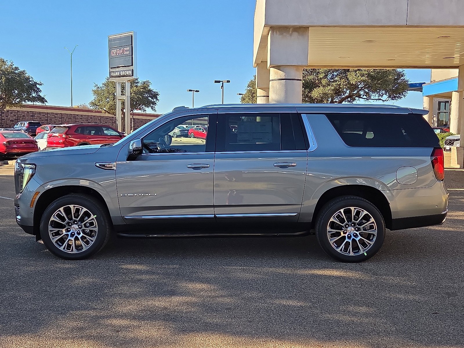 2026 Gmc Yukon XL Denali photo 2