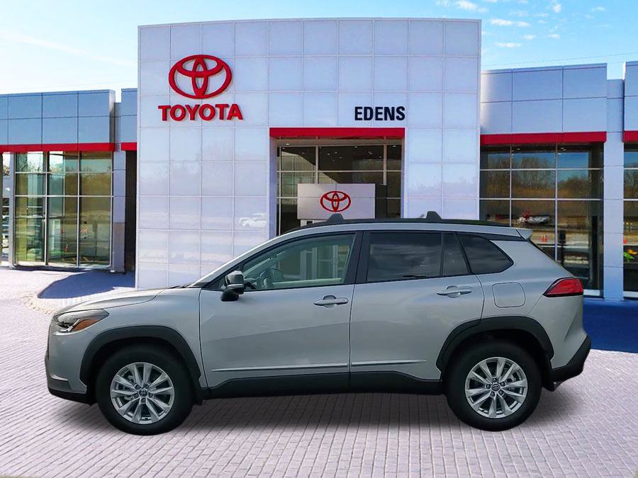2025 Toyota Corolla Cross LE photo 8