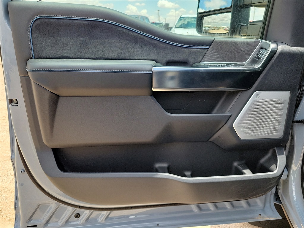 2025 Ford F-350 photo 17