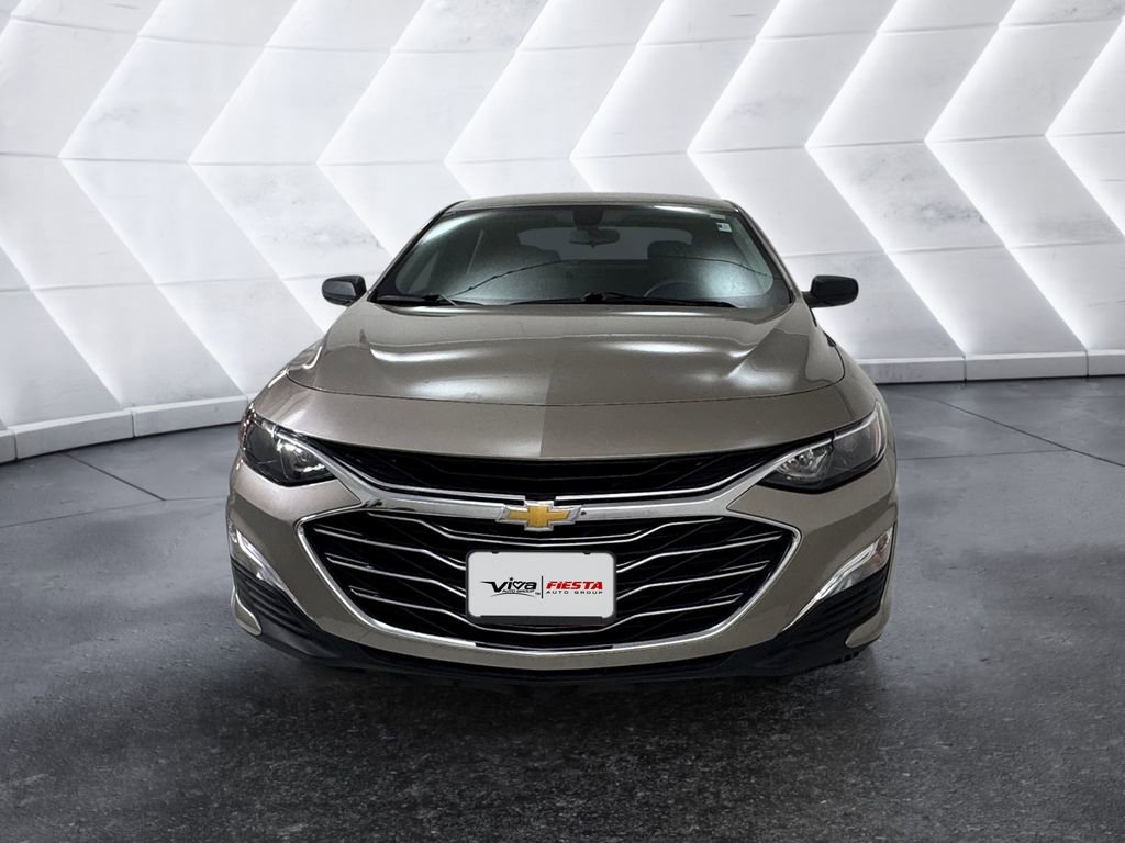 2022 Chevrolet Malibu photo 2
