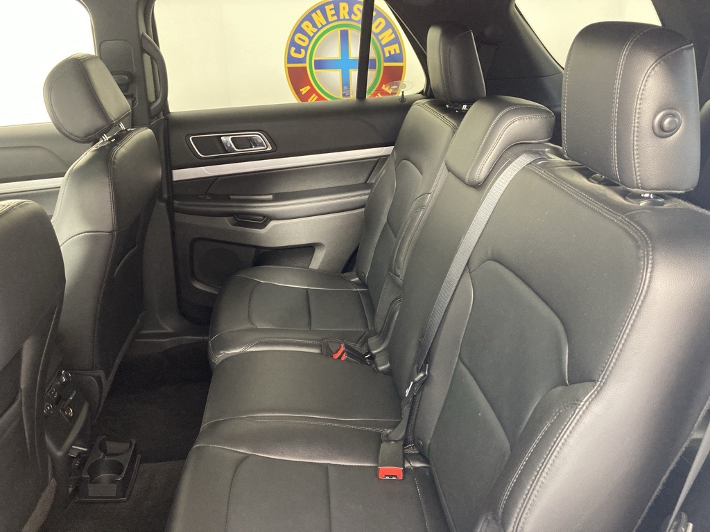 2017 Ford Explorer XLT photo 5