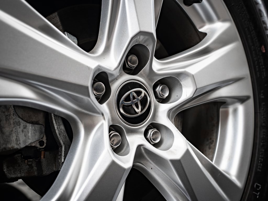 2021 Toyota RAV4 Hybrid XLE photo 8