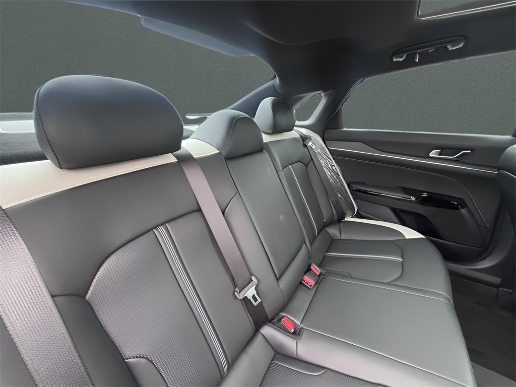 2025 Kia K5 GT-Line photo 16