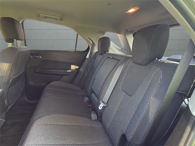 2017 Chevrolet Equinox LT photo 16