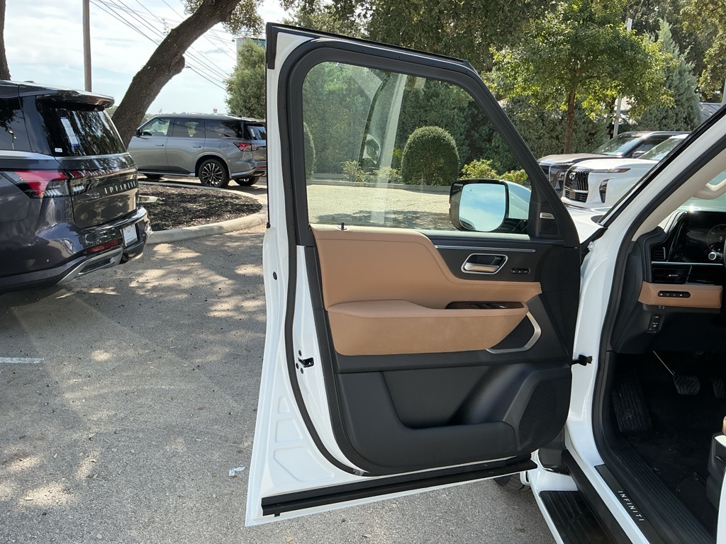 2026 Infiniti QX80 Luxe photo 16