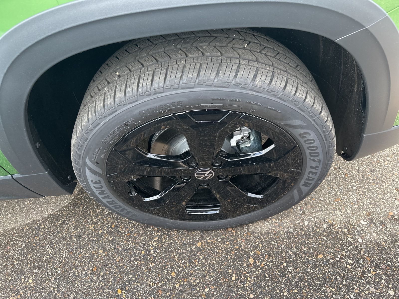 2025 Volkswagen Taos SE photo 4