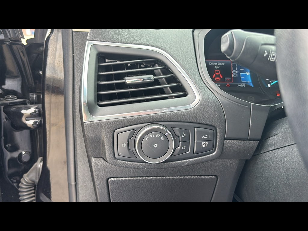 2022 Ford Edge Titanium photo 8