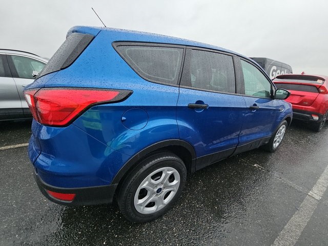 2019 Ford Escape S photo 2