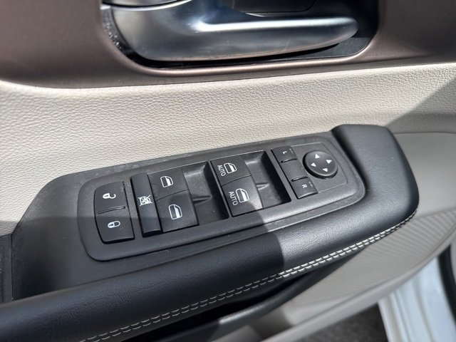 2023 Chrysler Voyager LX photo 15