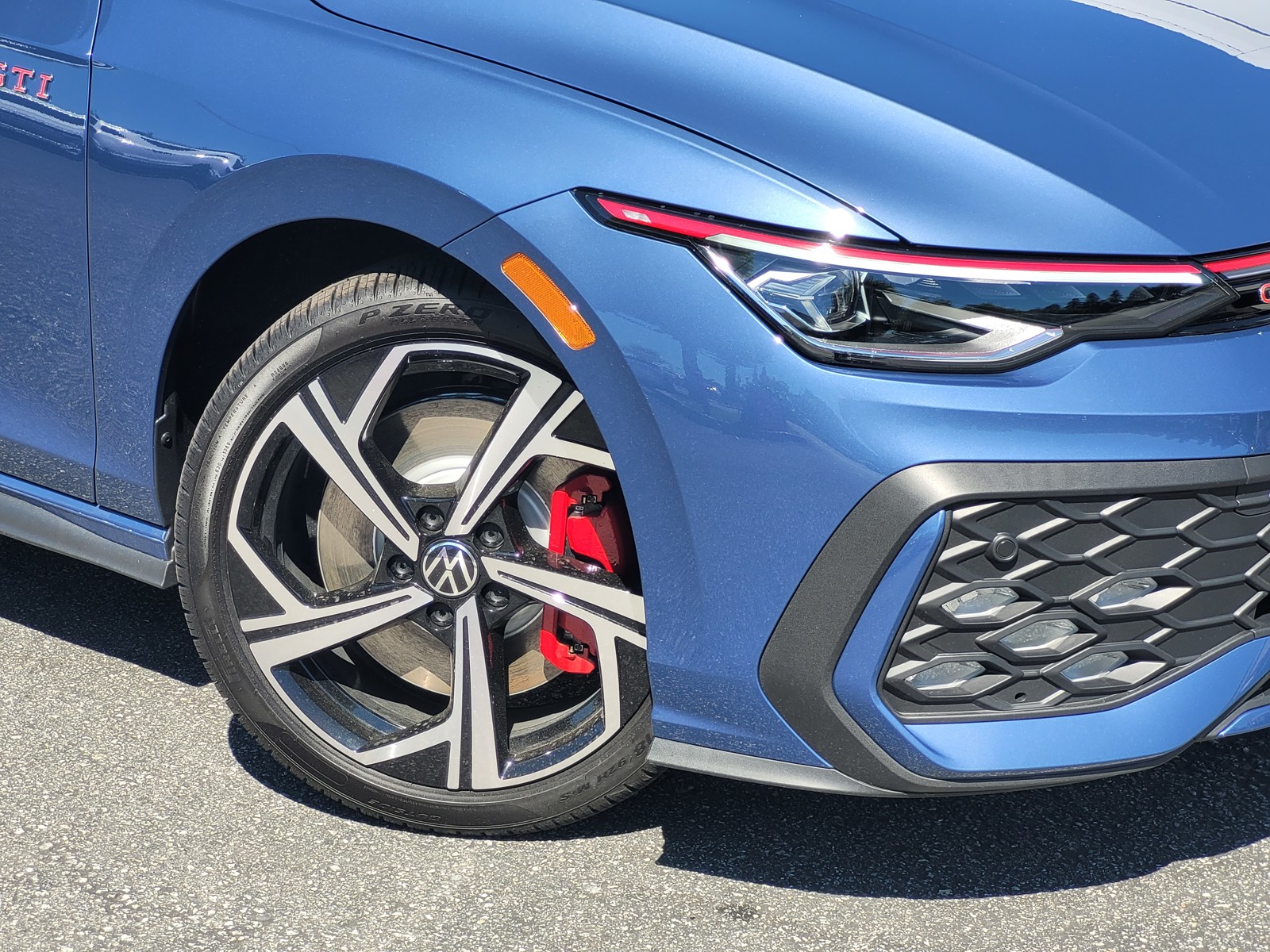 2025 Volkswagen Golf GTI SE photo 3