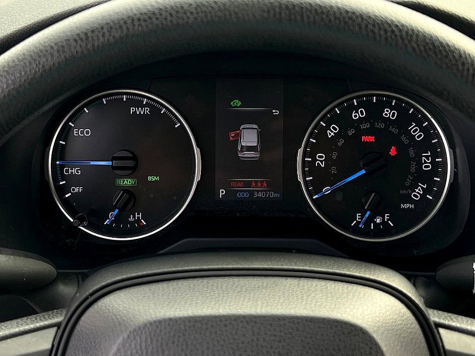 2022 Toyota RAV4 Hybrid XLE photo 10