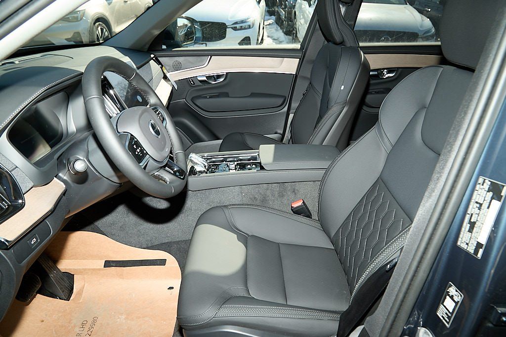 2026 VOLVO XC90 - Image 13