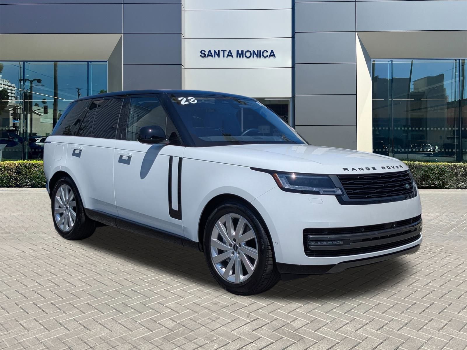 2023 Land Rover Range Rover SE photo 3