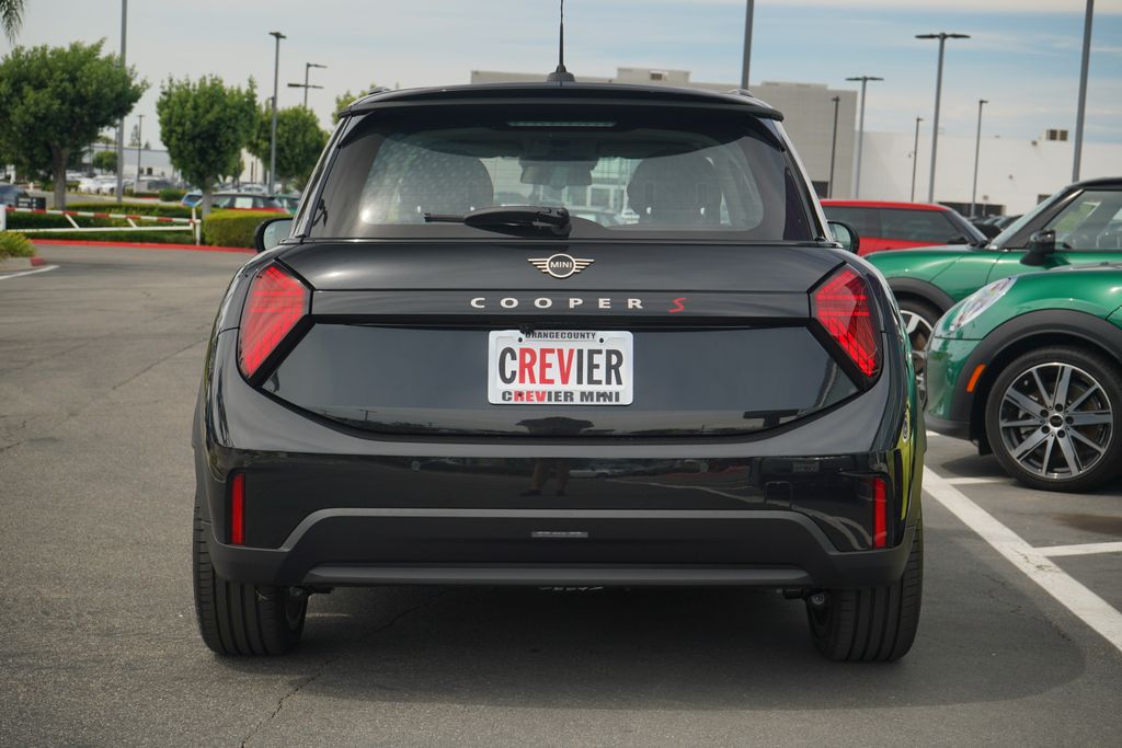 2025 Mini Cooper 2 Door Hardtop Iconic photo 3