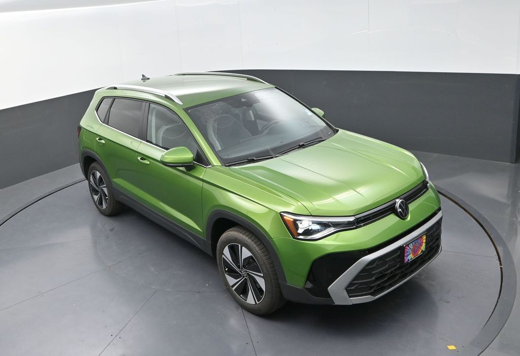 2025 Volkswagen Taos SE photo 10