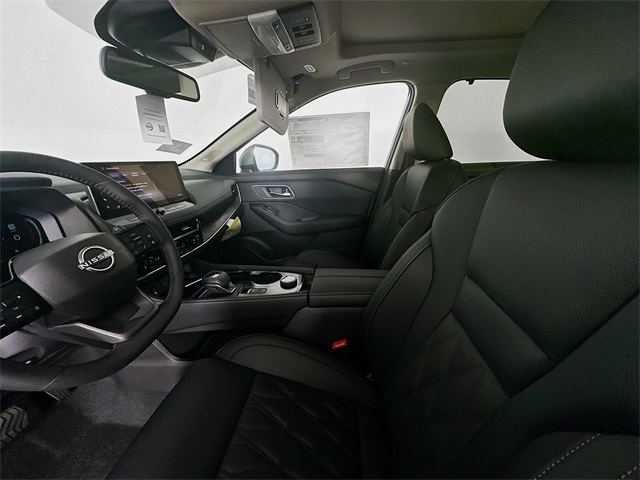 2026 Nissan Rogue Platinum photo 14