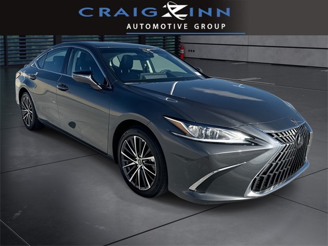 2025 Lexus ES Hybrid 300h's photo