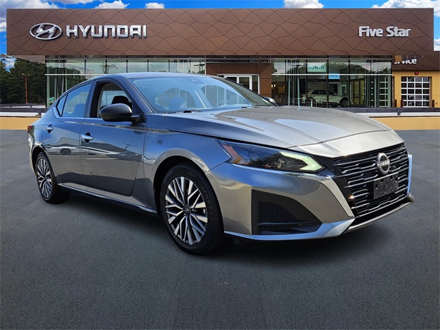 2024 Nissan Altima SV's photo