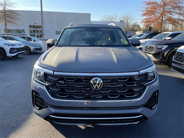 2026 Volkswagen Atlas SEL Premium R-Line photo 2